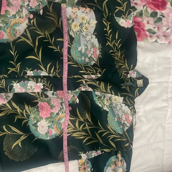 Gorgeous Robe - Picture 2 of 10